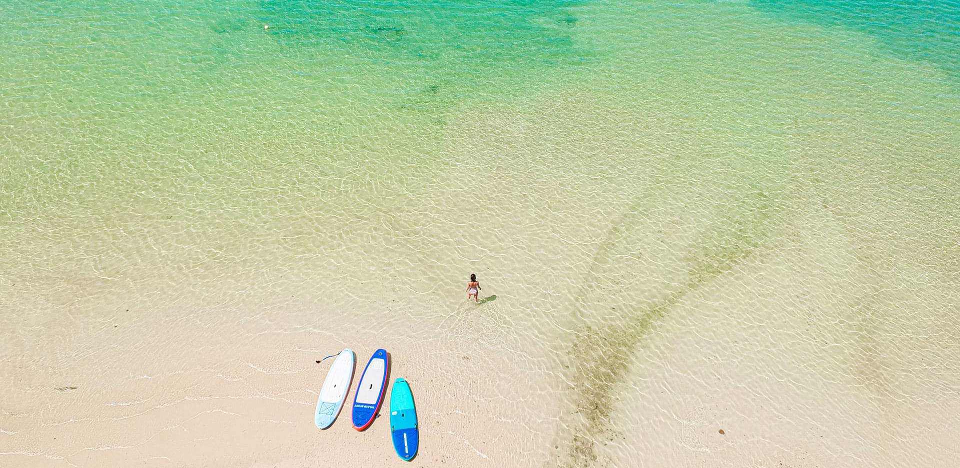 小浜島のエメラルドグリーンの海